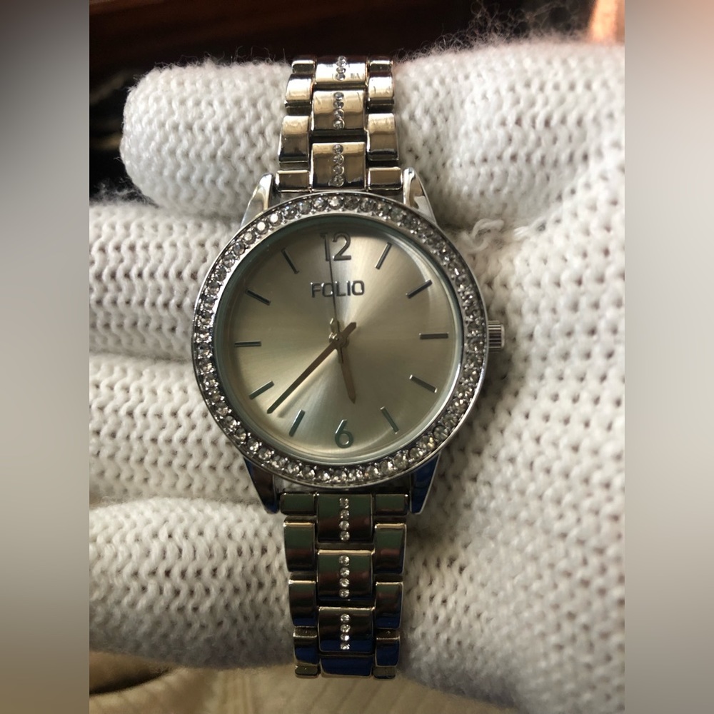 Women’s Folio Watch silver toned band and case gray dial diamond Bessel